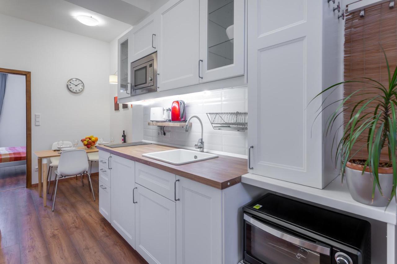 Central Avenue Apartment บูดาเปสต์ ภายนอก รูปภาพ